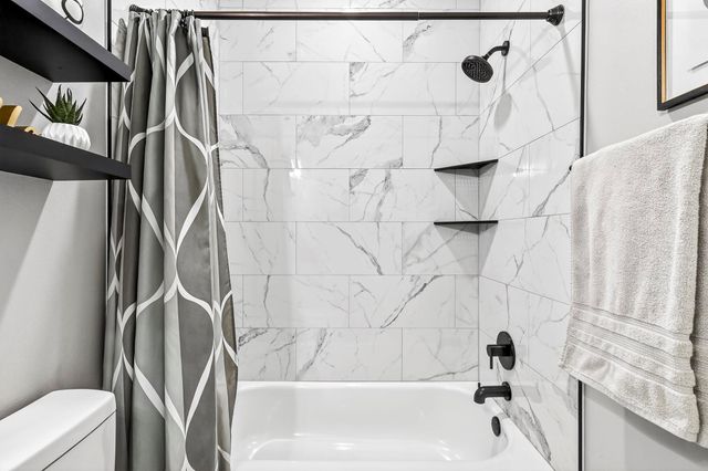 183 E Cowling Street, Republic, MO 65738