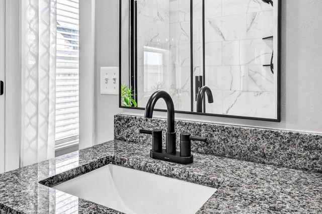 183 E Cowling Street, Republic, MO 65738