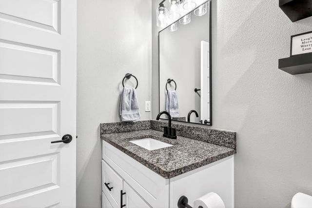 183 E Cowling Street, Republic, MO 65738