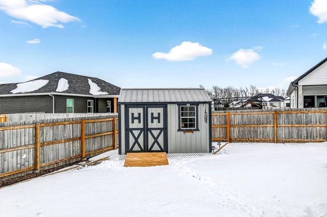 183 E Cowling Street, Republic, MO 65738