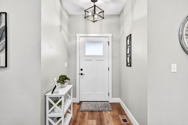 183 E Cowling Street, Republic, MO 65738