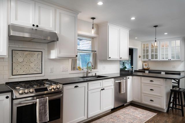 1521 N 122nd STREET, Wauwatosa, WI 53226