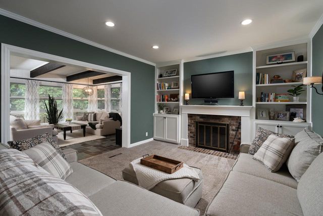1521 N 122nd STREET, Wauwatosa, WI 53226