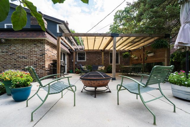 1521 N 122nd STREET, Wauwatosa, WI 53226