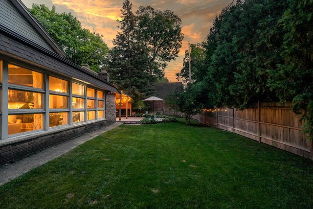 1521 N 122nd STREET, Wauwatosa, WI 53226