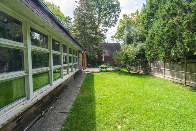 1521 N 122nd STREET, Wauwatosa, WI 53226
