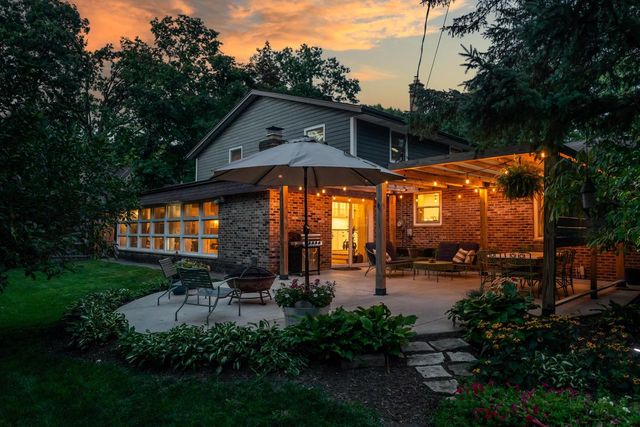 1521 N 122nd STREET, Wauwatosa, WI 53226