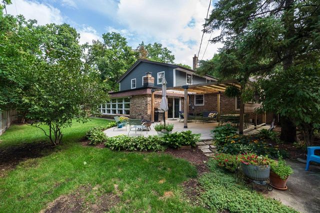 1521 N 122nd STREET, Wauwatosa, WI 53226