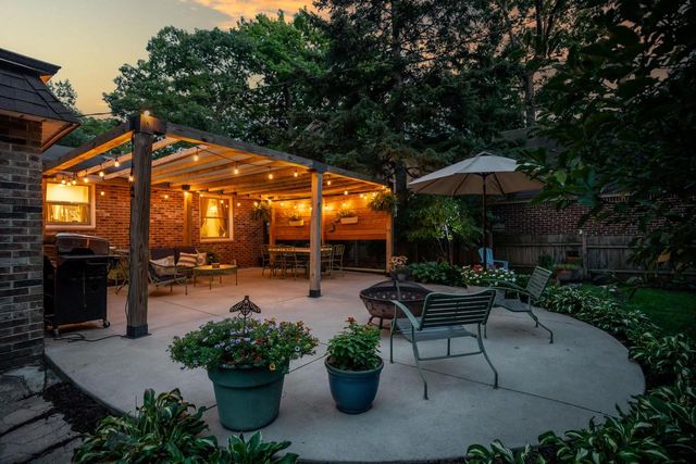 1521 N 122nd STREET, Wauwatosa, WI 53226