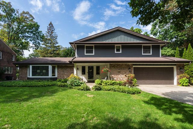 1521 N 122nd STREET, Wauwatosa, WI 53226