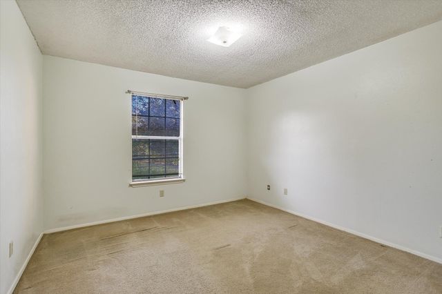 600 County Glen ST, Leander, TX 78641