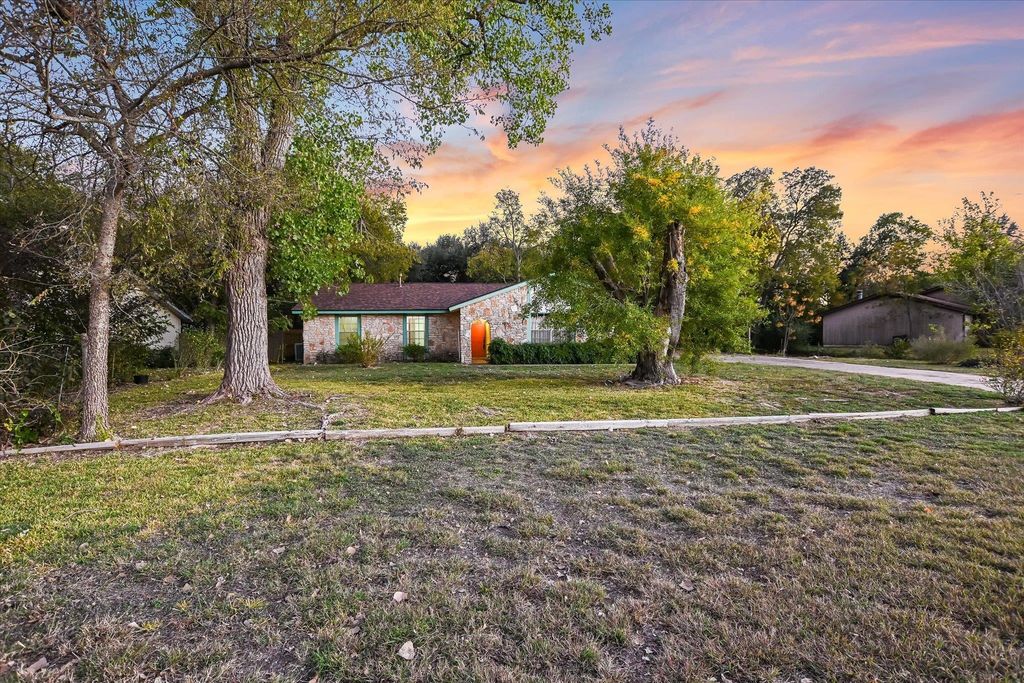 600 County Glen ST, Leander, TX 78641