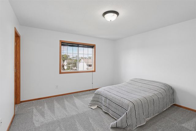 1215 S 4th Street, Indianola, IA 50125