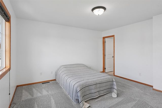 1215 S 4th Street, Indianola, IA 50125