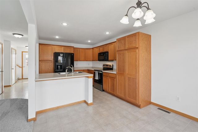 1215 S 4th Street, Indianola, IA 50125