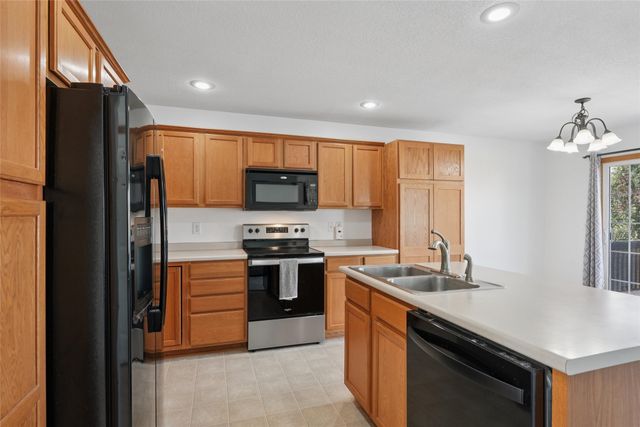 1215 S 4th Street, Indianola, IA 50125