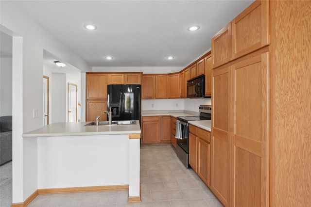 1215 S 4th Street, Indianola, IA 50125