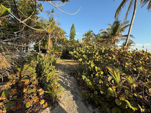 5784 N Surf Rd, Hollywood, FL 33019