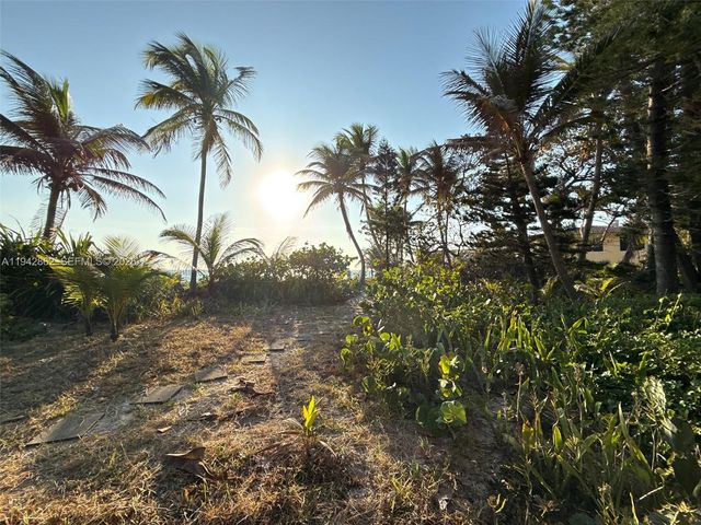 5784 N Surf Rd, Hollywood, FL 33019