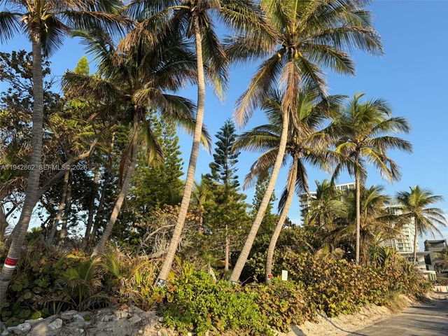 5784 N Surf Rd, Hollywood, FL 33019