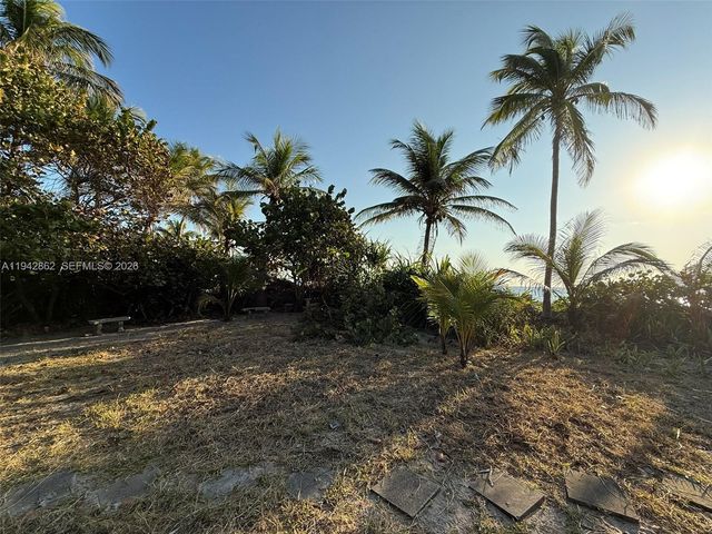 5784 N Surf Rd, Hollywood, FL 33019