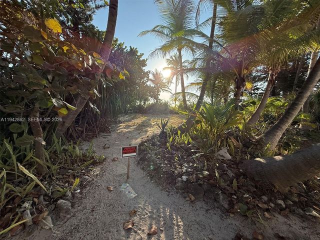 5784 N Surf Rd, Hollywood, FL 33019