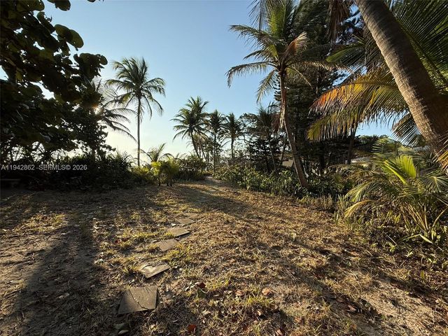 5784 N Surf Rd, Hollywood, FL 33019