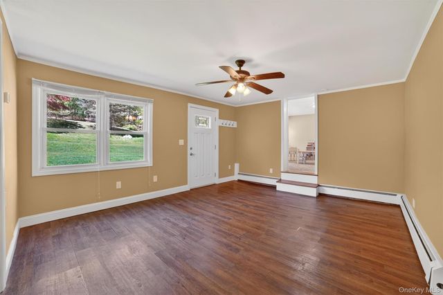 8 Aspen Way, Thornwood, NY 10594