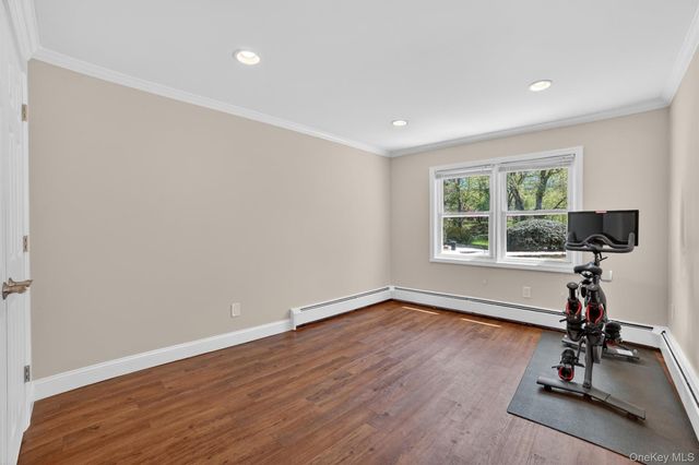 8 Aspen Way, Thornwood, NY 10594