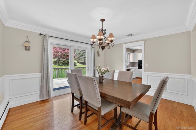 8 Aspen Way, Thornwood, NY 10594