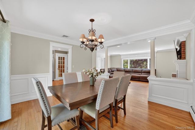 8 Aspen Way, Thornwood, NY 10594