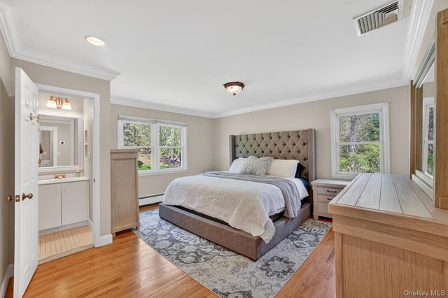 8 Aspen Way, Thornwood, NY 10594