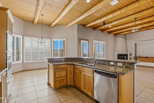 1240 CALLE LAGO Drive, El Paso, TX 79912