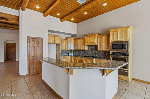 1240 CALLE LAGO Drive, El Paso, TX 79912