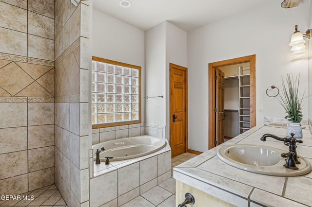 1240 CALLE LAGO Drive, El Paso, TX 79912