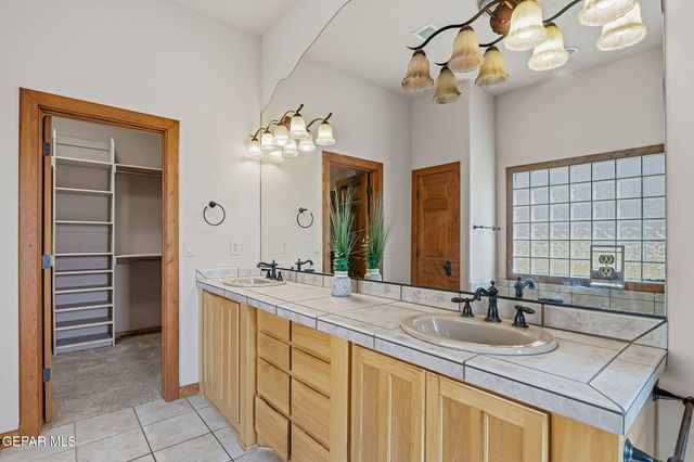 1240 CALLE LAGO Drive, El Paso, TX 79912