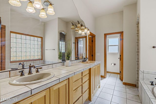 1240 CALLE LAGO Drive, El Paso, TX 79912