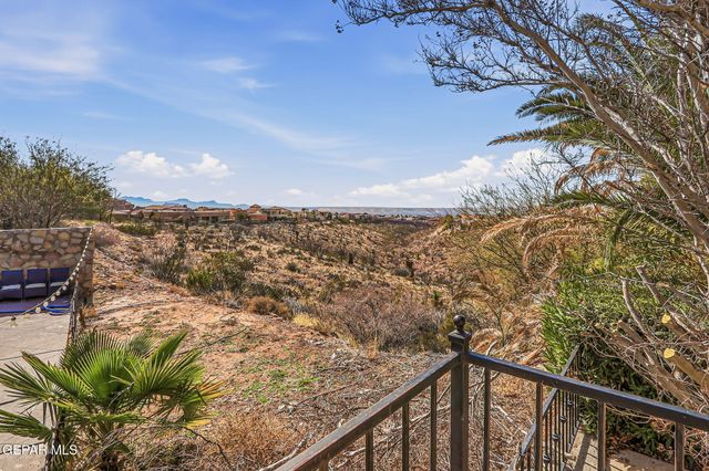 1240 CALLE LAGO Drive, El Paso, TX 79912