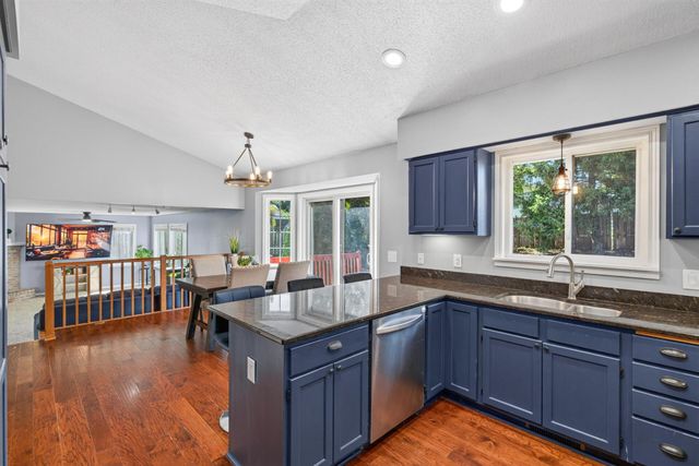 16025 Grove Trail, Lakeville, MN 55044