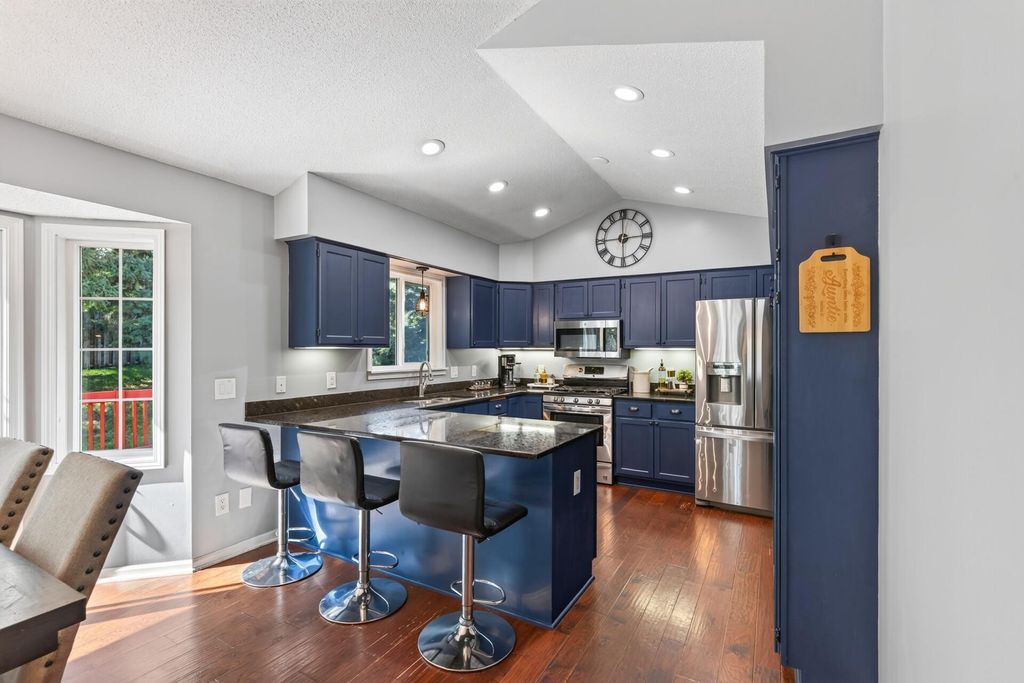 16025 Grove Trail, Lakeville, MN 55044 — photo 2