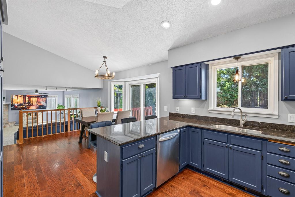 16025 Grove Trail, Lakeville, MN 55044 — photo 3