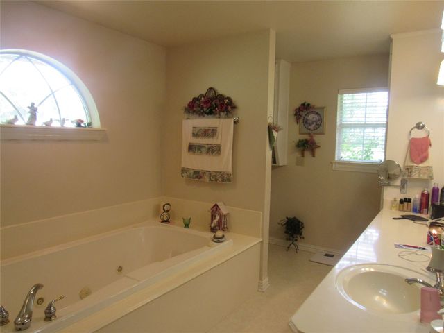 404 County Road 260, Gainesville, TX 76240