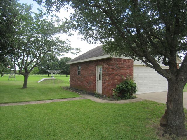 404 County Road 260, Gainesville, TX 76240