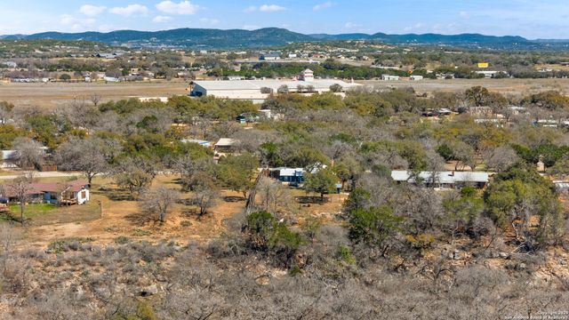 541 Robindale, Bandera, TX 78003
