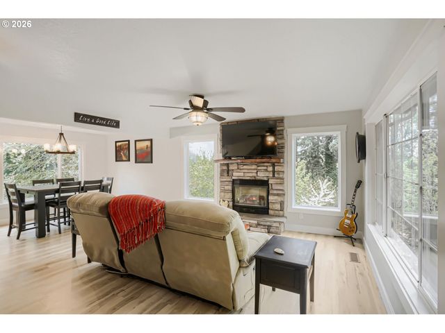 2167 Se MEADOW Ct, Gresham, OR 97080