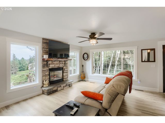 2167 Se MEADOW Ct, Gresham, OR 97080