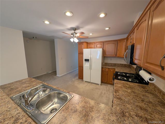 201 Brittany Terrace 201, Rock Tavern, NY 12575