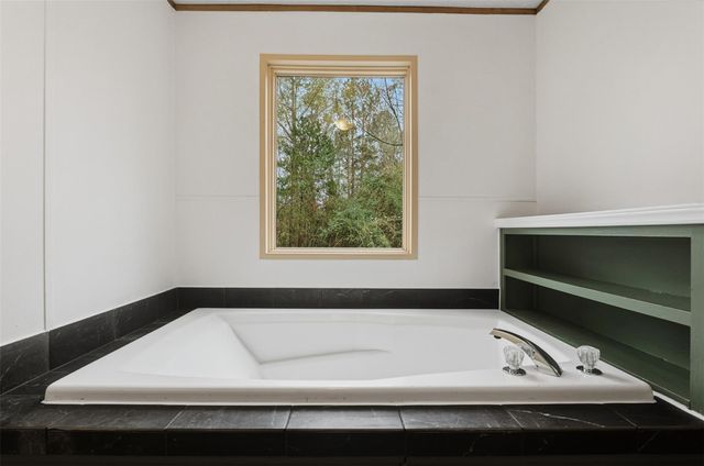 800 Rock Creek Drive, Willis, TX 77378