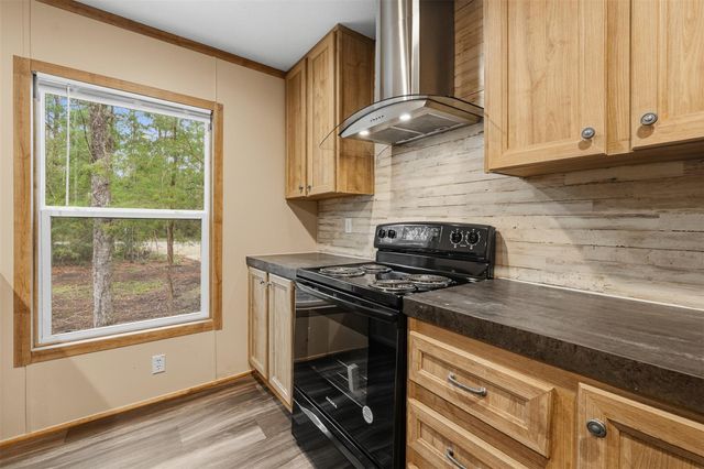 800 Rock Creek Drive, Willis, TX 77378