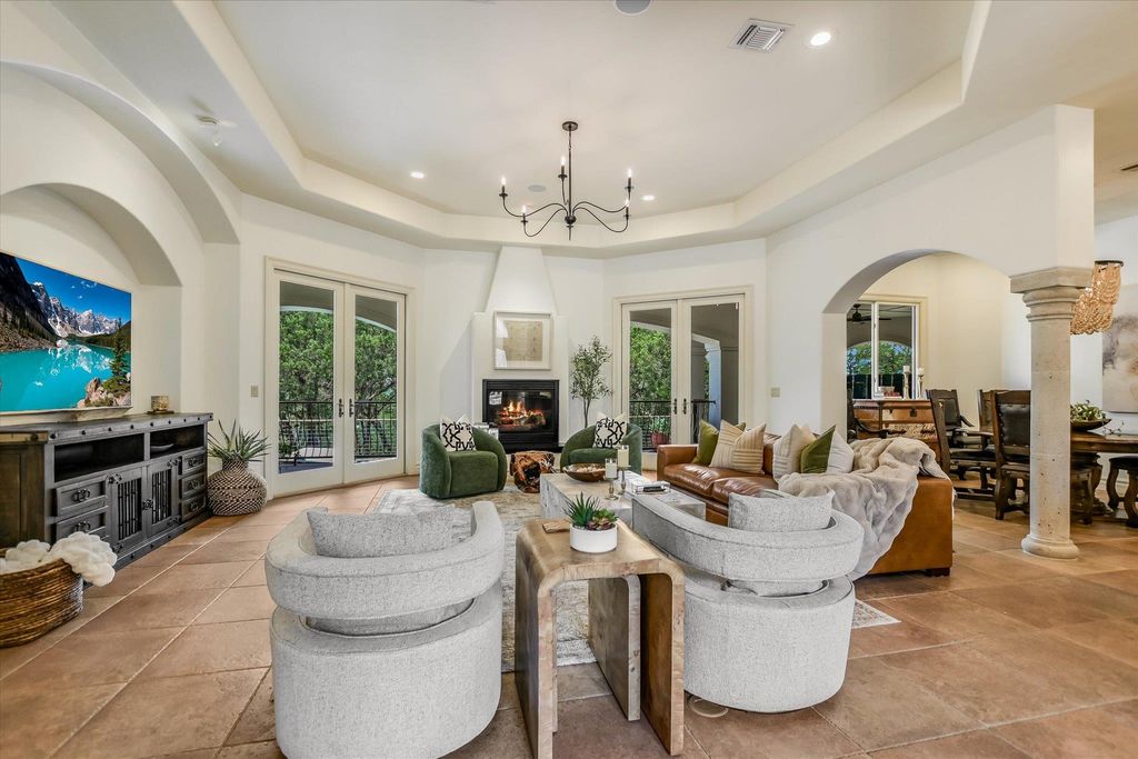817 Woodcreek Ranch RD, Wimberley, TX 78676
